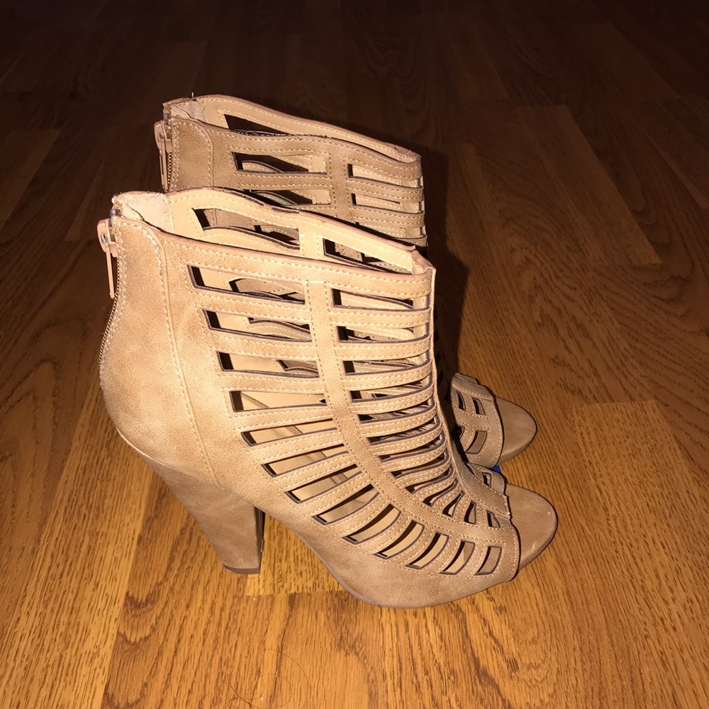 Heels - Picture 2 of 3